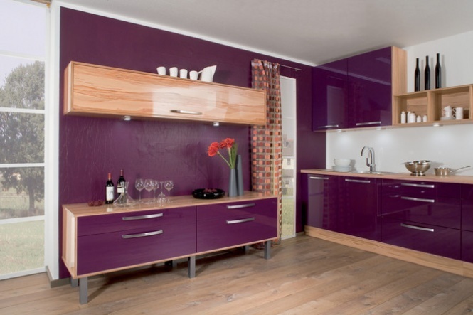 интерьер фиолетовой кухни фото