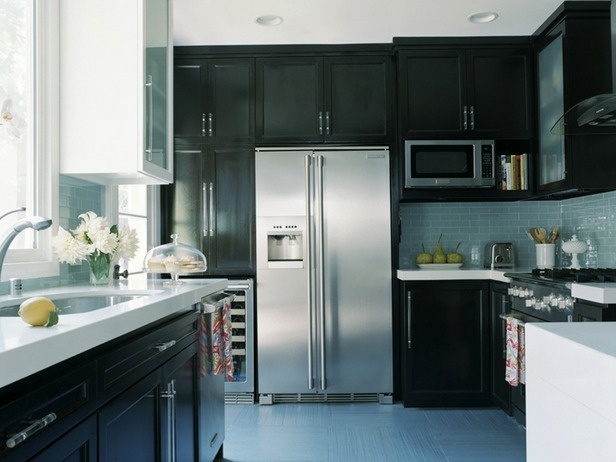 Стильная черная кухня фото