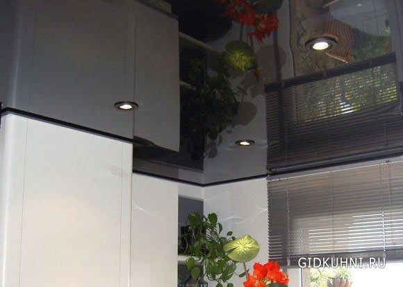 Дизайн потолков на кухне c фото